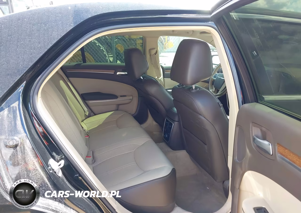 2013 Chrysler 300C Luxury VIN:2C3CCAST1DH621805 - 8