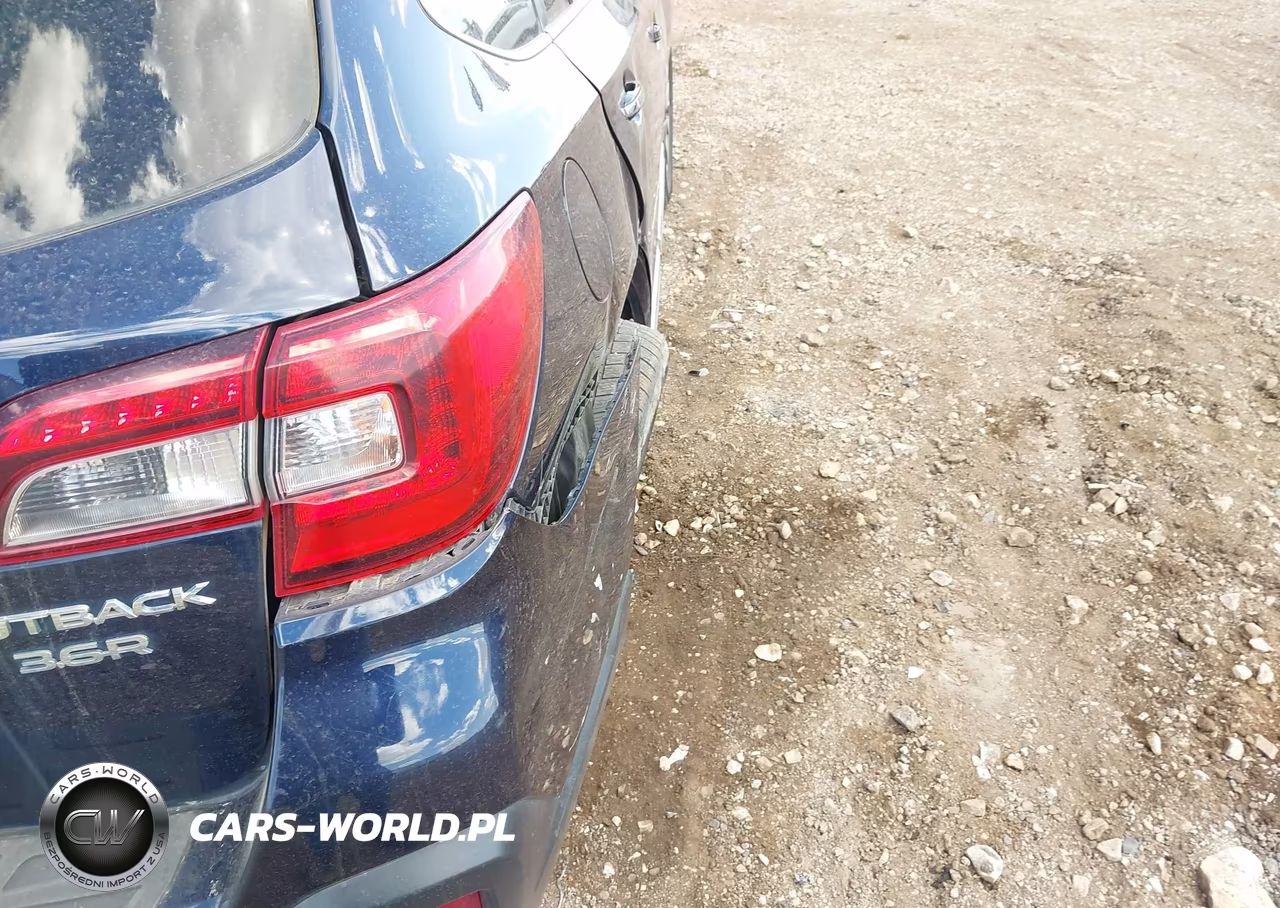 2018 Subaru Outback 3.6R Touring VIN:4S4BSETC0J3226685 - 18