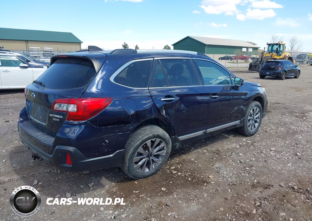 2018 Subaru Outback 3.6R Touring VIN:4S4BSETC0J3226685 - 4