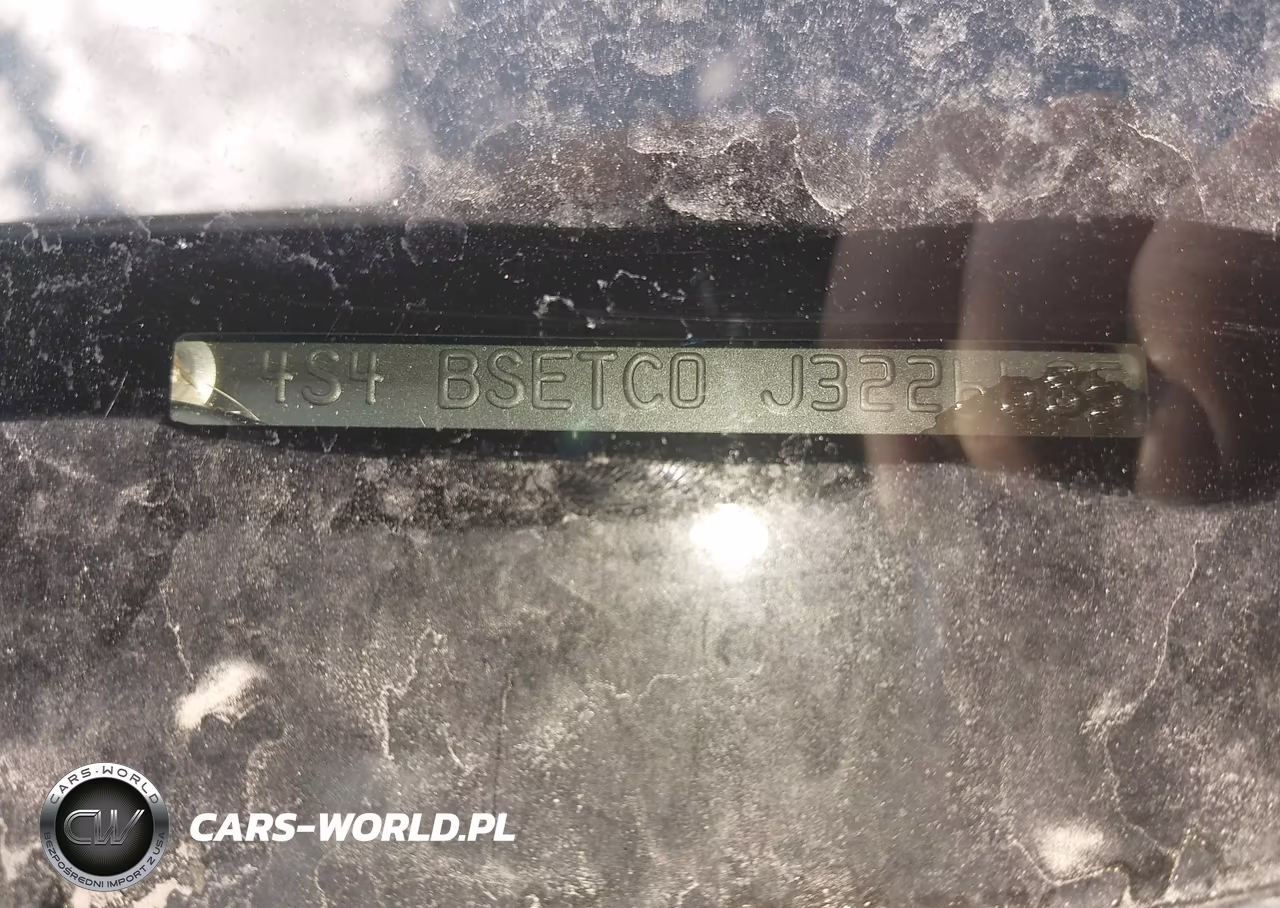 2018 Subaru Outback 3.6R Touring VIN:4S4BSETC0J3226685 - 9