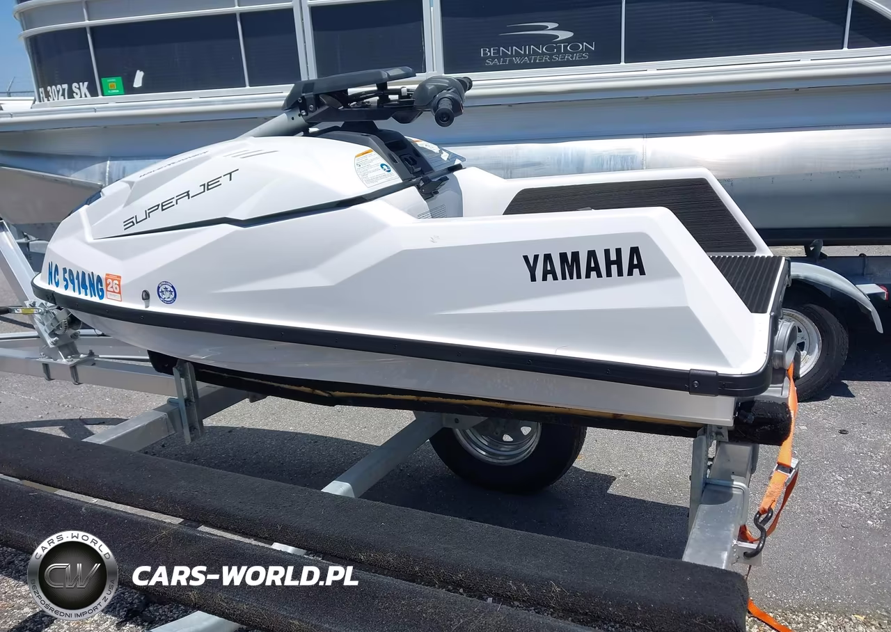 2024 Yamaha Superjet VIN:YAMAH0063D424 - 3