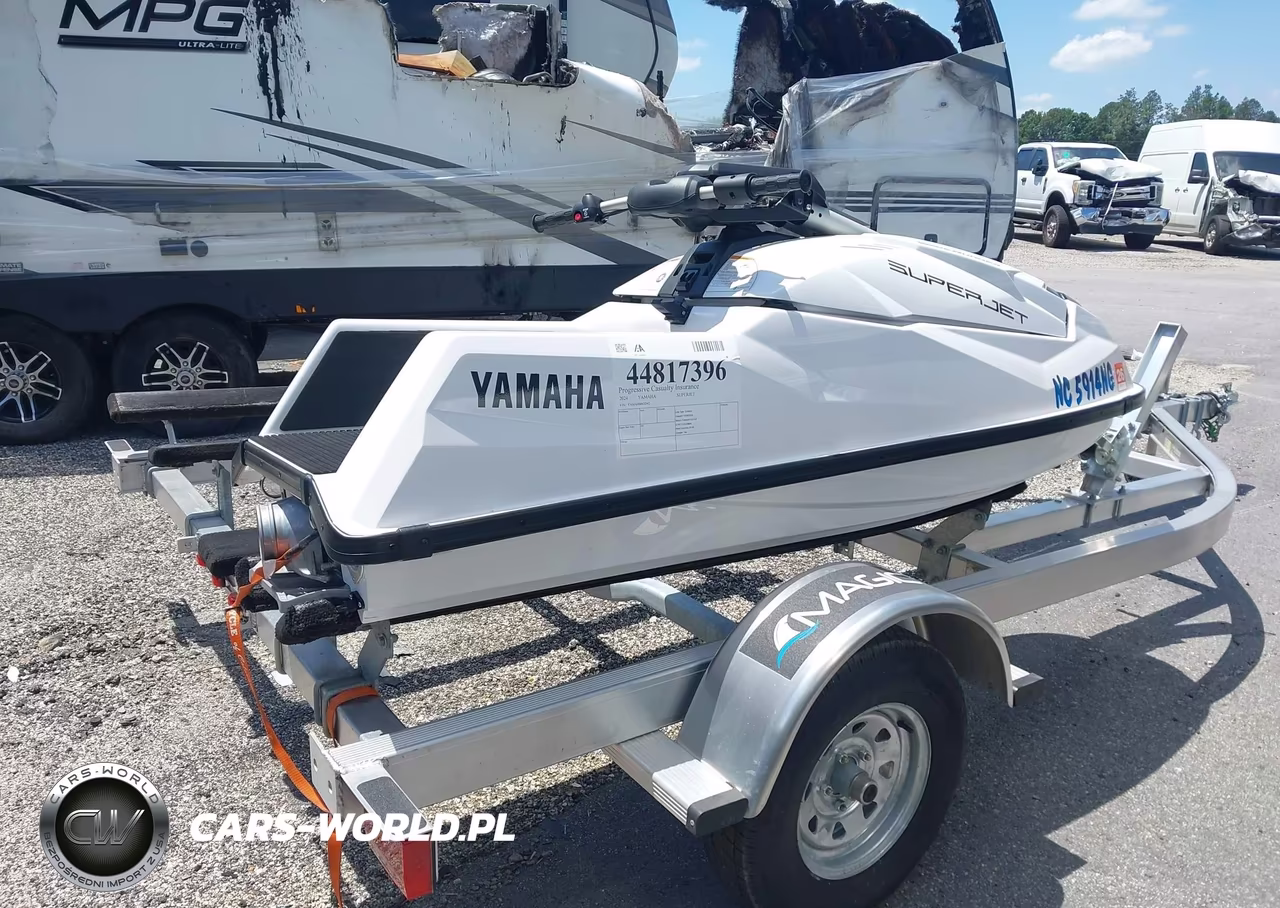 2024 Yamaha Superjet VIN:YAMAH0063D424 - 4