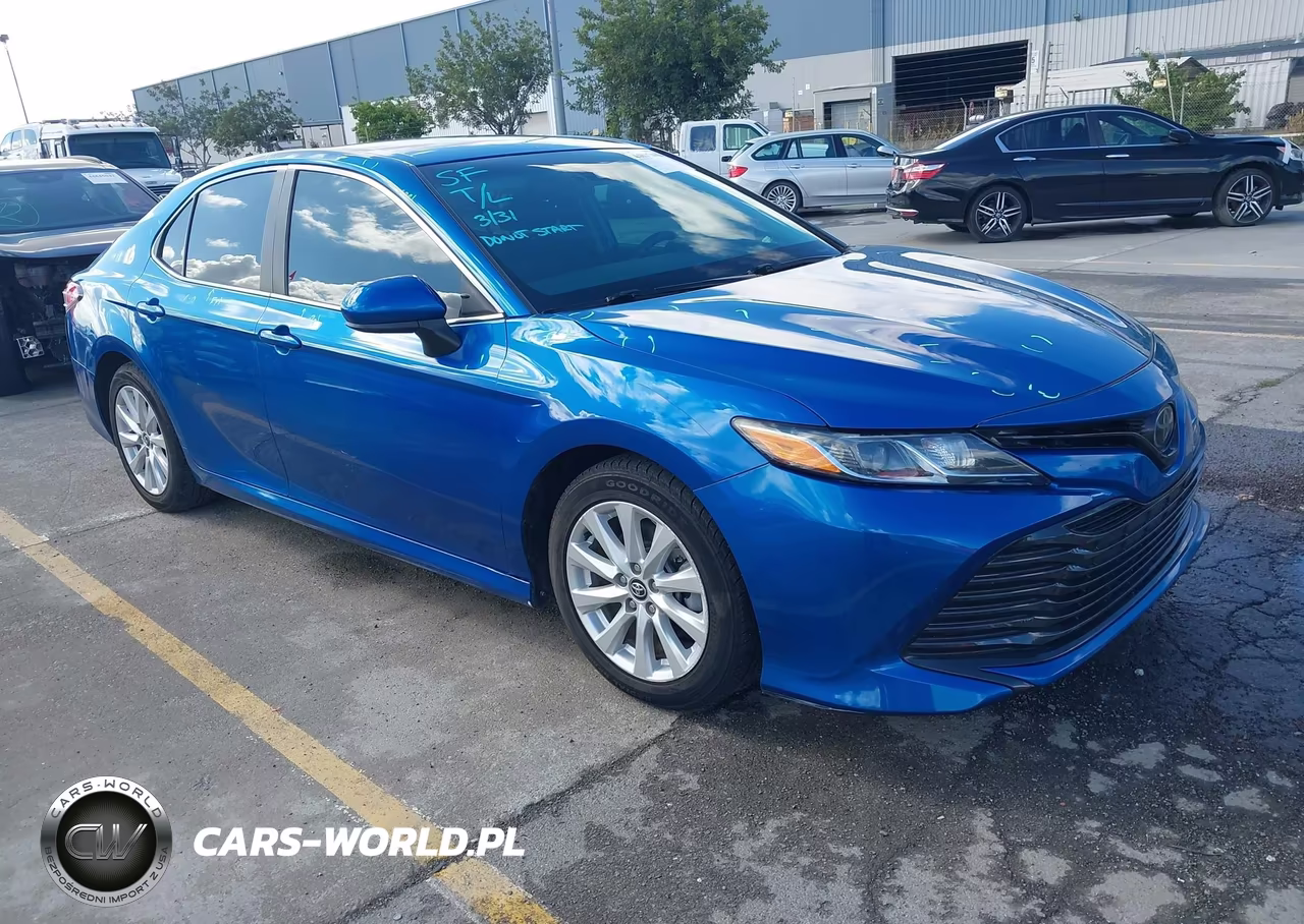 2020 Toyota Camry Le – zdjęcie 1 z 18