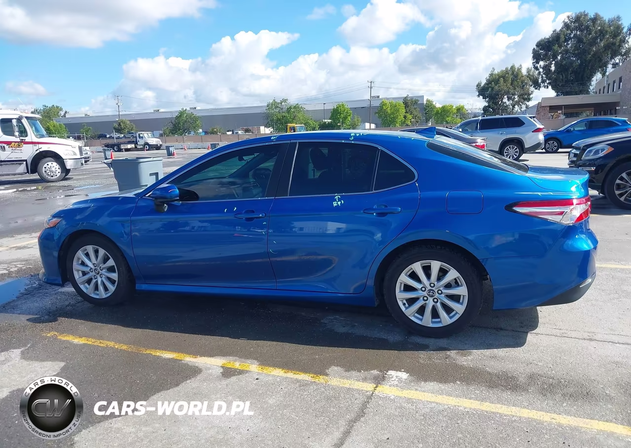 2020 Toyota Camry Le VIN:4T1C11AK9LU338604 - 14