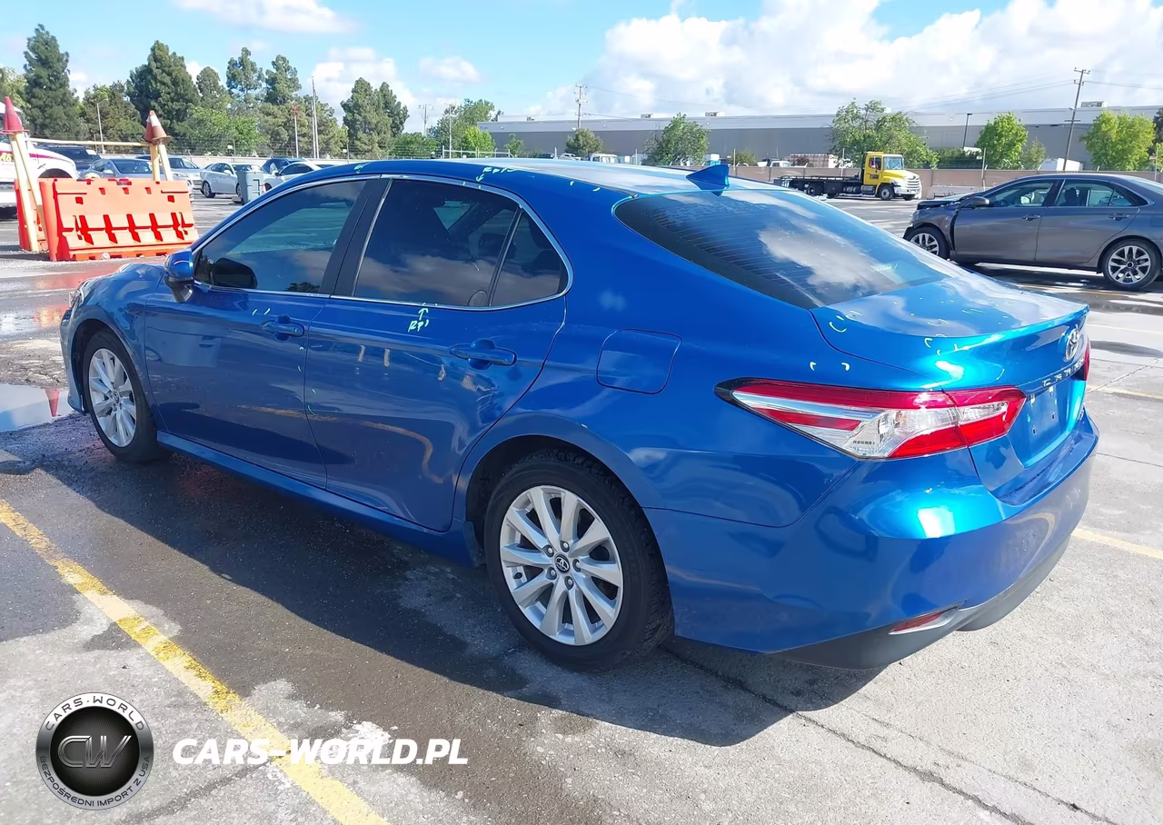 2020 Toyota Camry Le VIN:4T1C11AK9LU338604 - 3