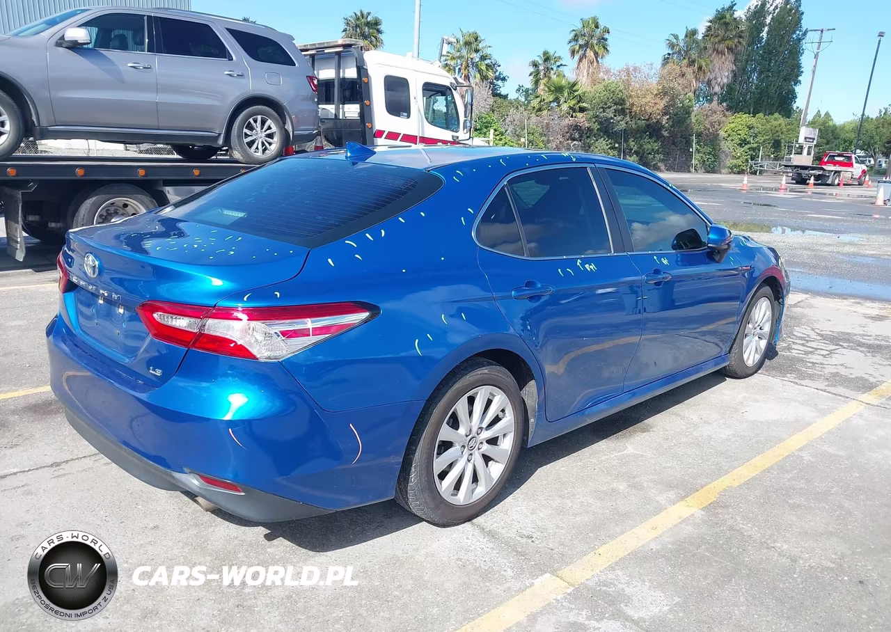2020 Toyota Camry Le VIN:4T1C11AK9LU338604 - 4