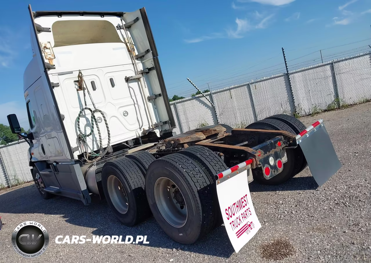 2018 Freightliner Cascadia 113 VIN:3AKJGHDV6JSKA5612 - 3