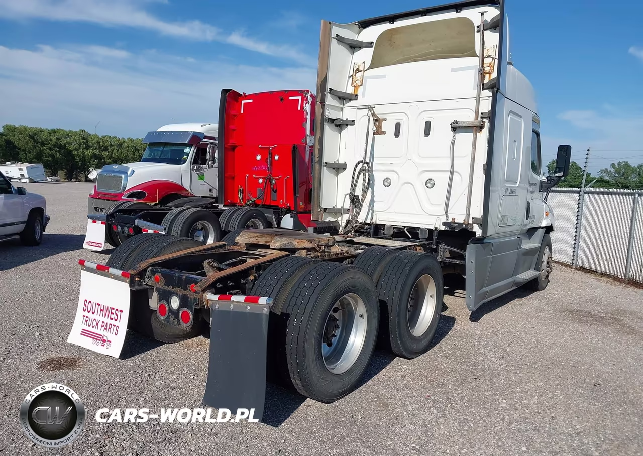2018 Freightliner Cascadia 113 VIN:3AKJGHDV6JSKA5612 - 4