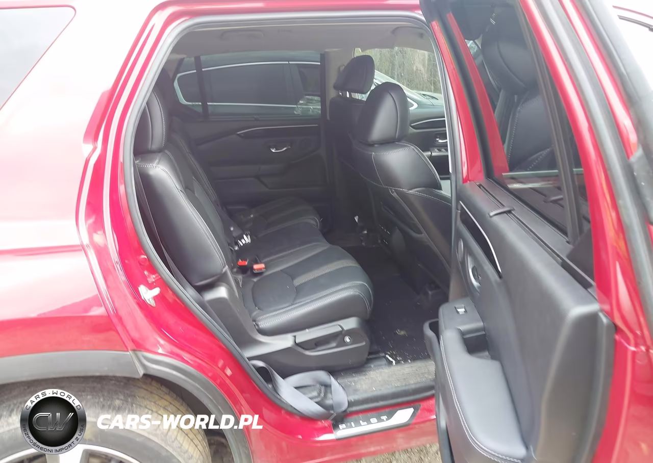 2025 Honda Pilot Touring VIN:5FNYG1H7XSB116493 - 8