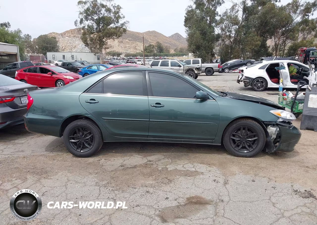 2002 Toyota Camry Le VIN:JTDBE32K520113598 - 13