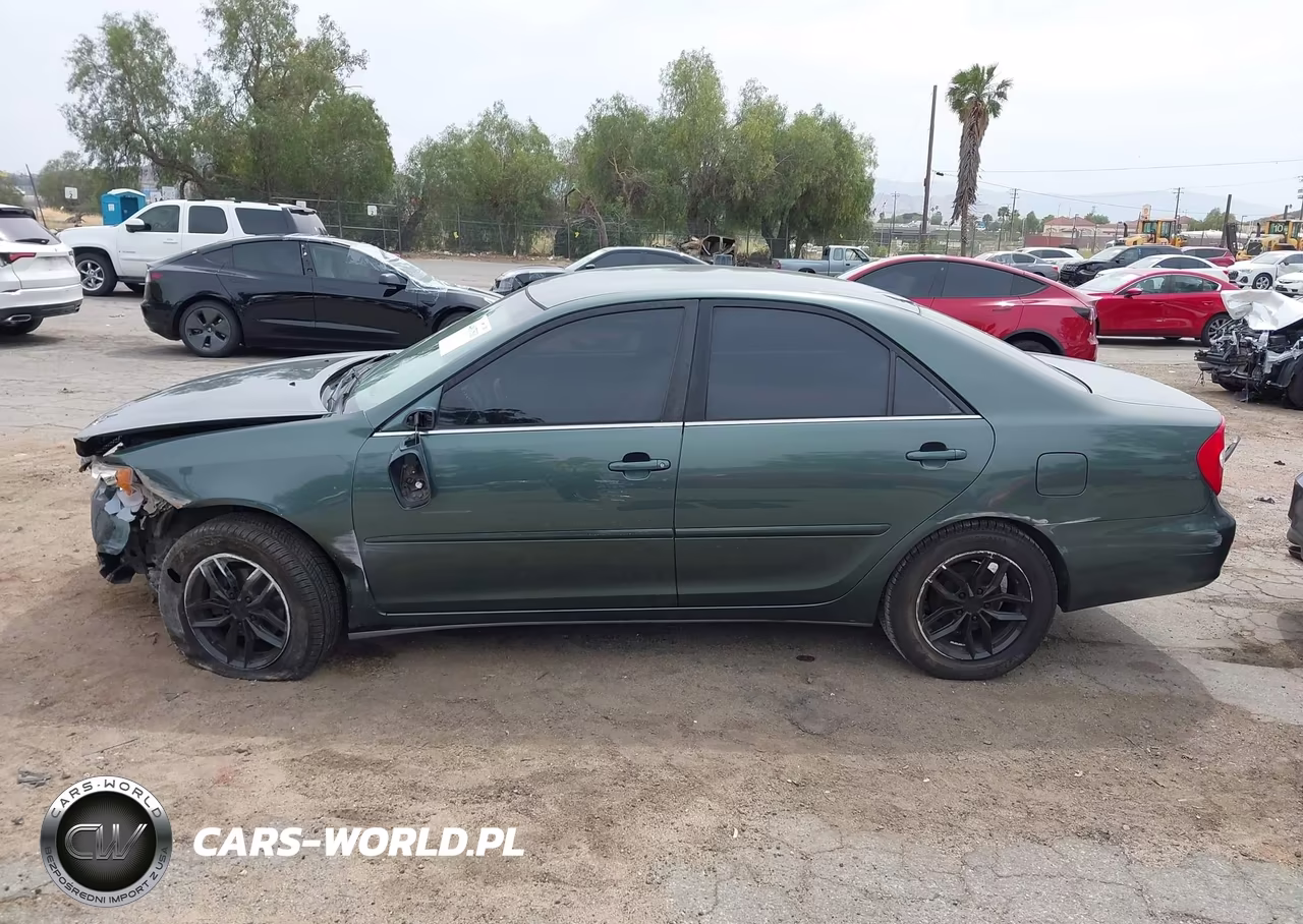 2002 Toyota Camry Le VIN:JTDBE32K520113598 - 14
