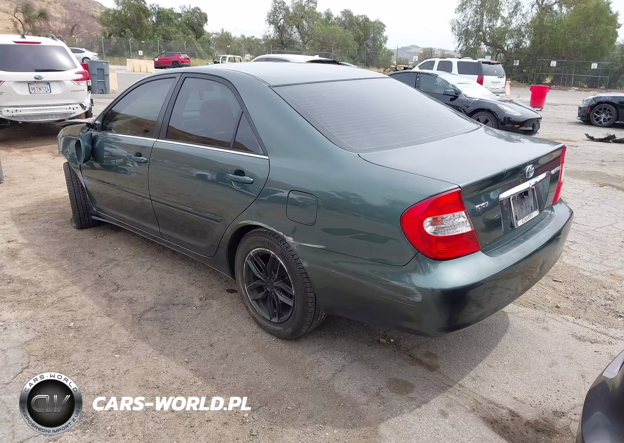 2002 Toyota Camry Le VIN:JTDBE32K520113598 - 3
