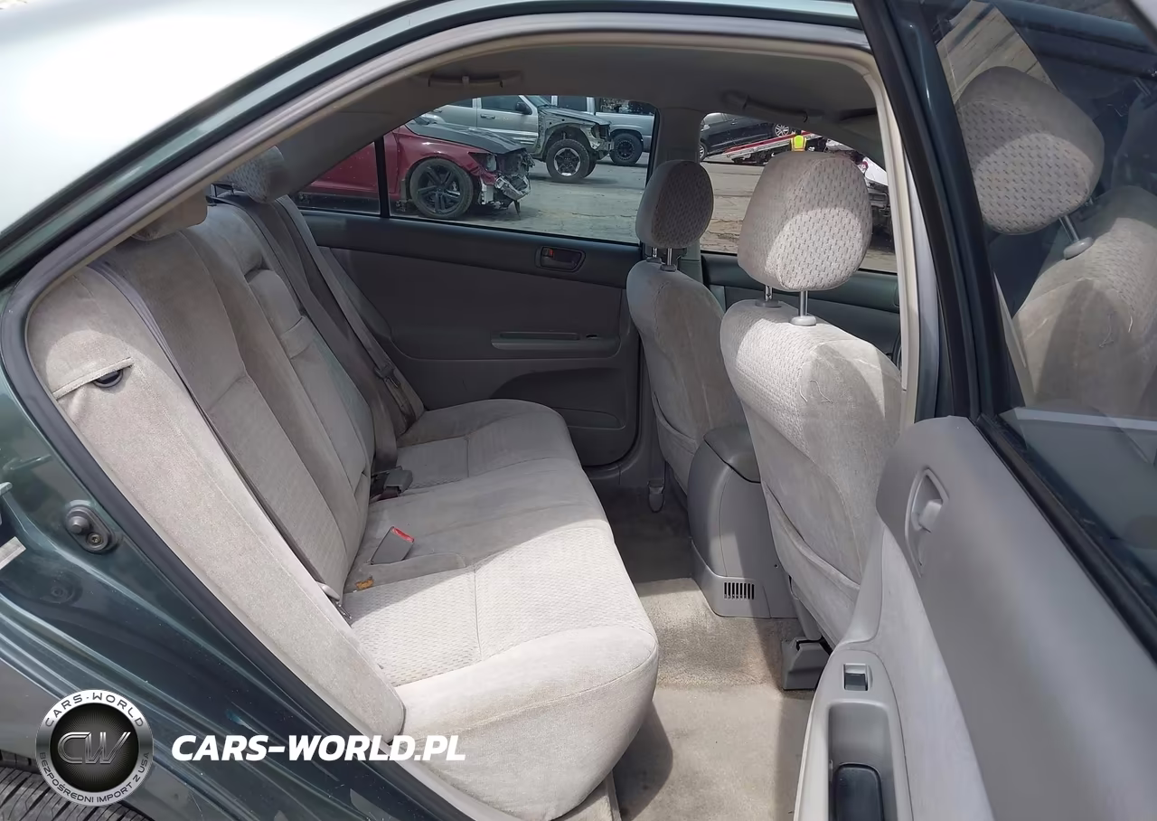 2002 Toyota Camry Le VIN:JTDBE32K520113598 - 8