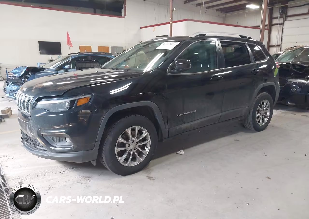 2019 Jeep Cherokee Latitude Plus 4X4 VIN:1C4PJMLX4KD156243 - 2