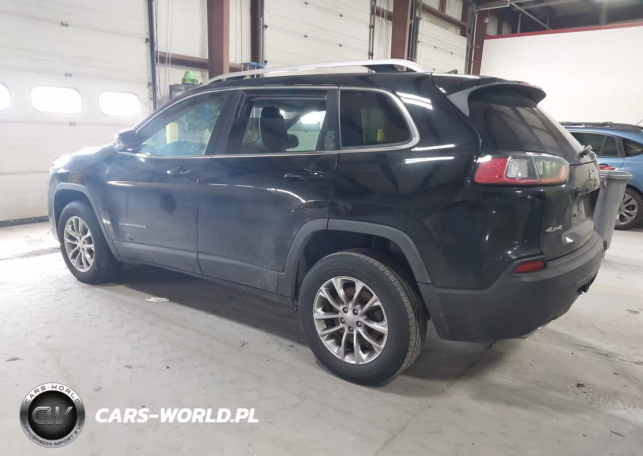 2019 Jeep Cherokee Latitude Plus 4X4 VIN:1C4PJMLX4KD156243 - 3