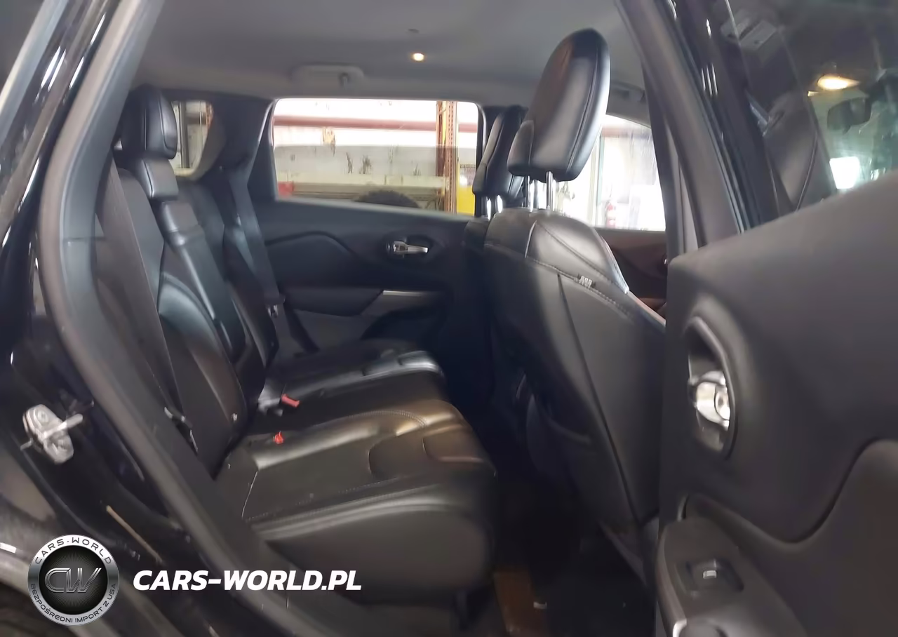 2019 Jeep Cherokee Latitude Plus 4X4 VIN:1C4PJMLX4KD156243 - 8