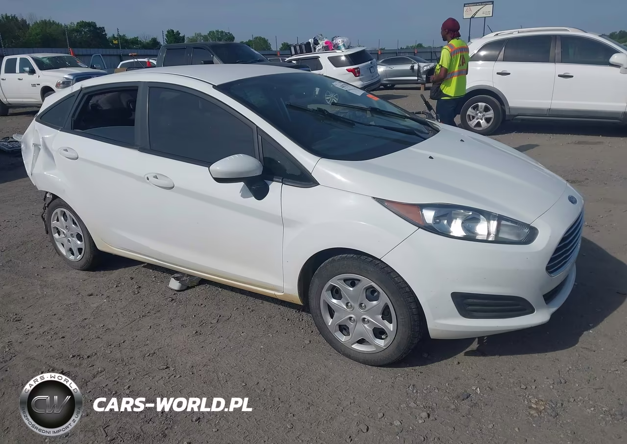 2015 Ford Fiesta S – zdjęcie 1 z 13