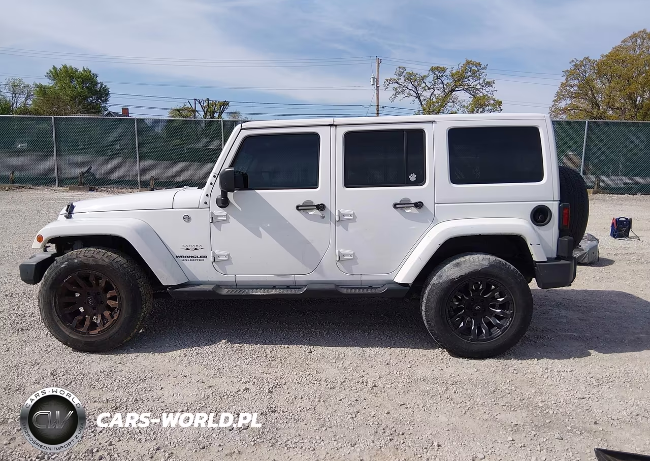 2016 Jeep Wrangler Unlimited Sahara VIN:1C4HJWEG6GL173720 - 14