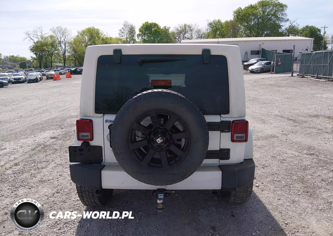 2016 Jeep Wrangler Unlimited Sahara VIN:1C4HJWEG6GL173720 - 16