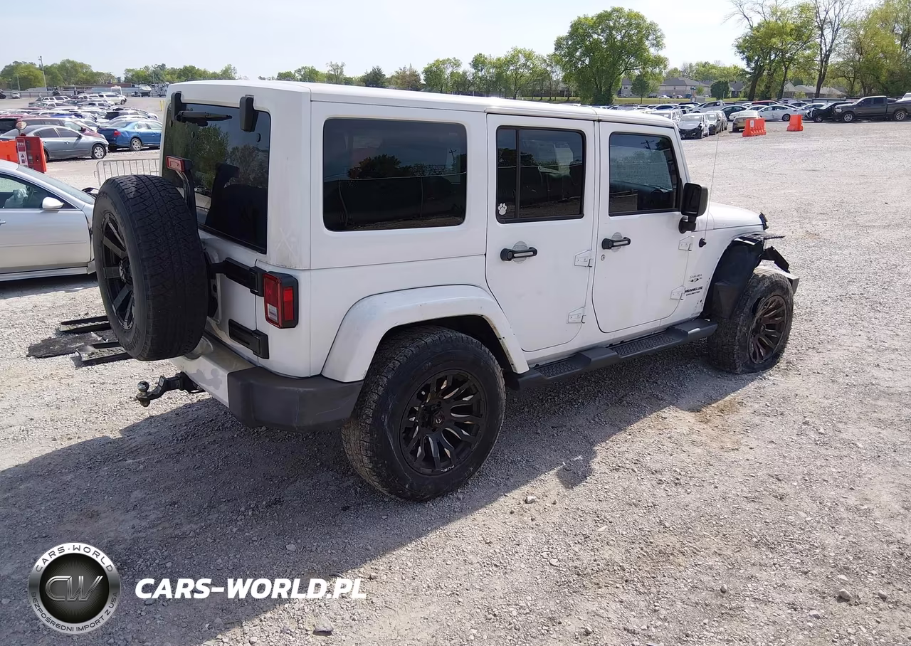 2016 Jeep Wrangler Unlimited Sahara VIN:1C4HJWEG6GL173720 - 4