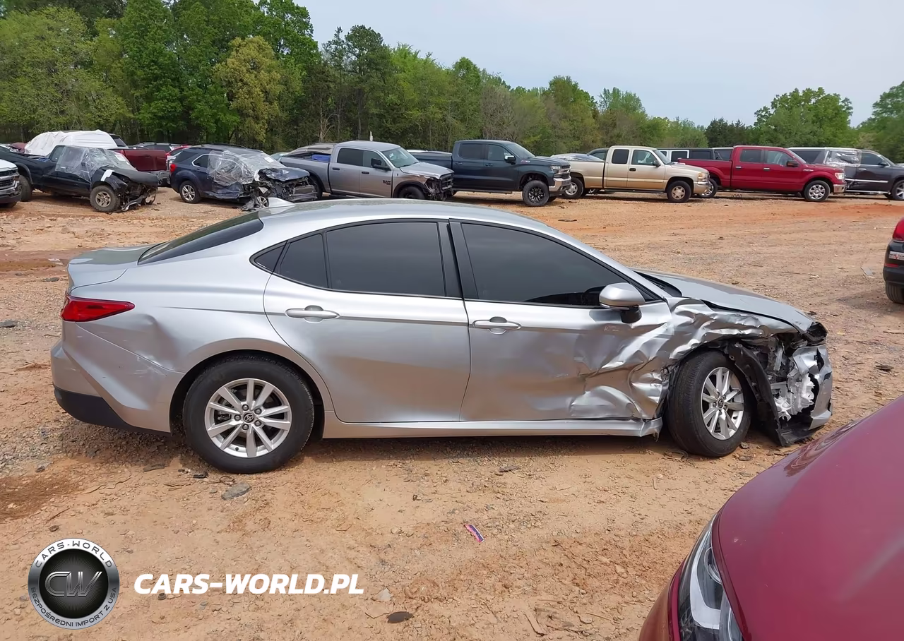 2025 Toyota Camry Le VIN:4T1DAACK3SU166375 - 13