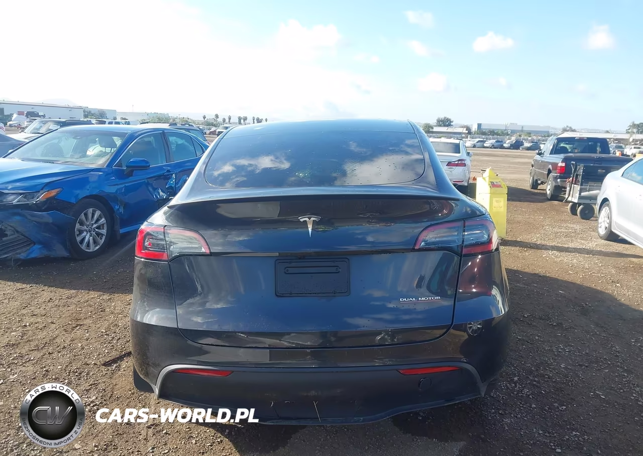 2024 Tesla Model Y Performance Dual Motor All-Wheel Drive VIN:7SAYGDEF9RF053655 - 16