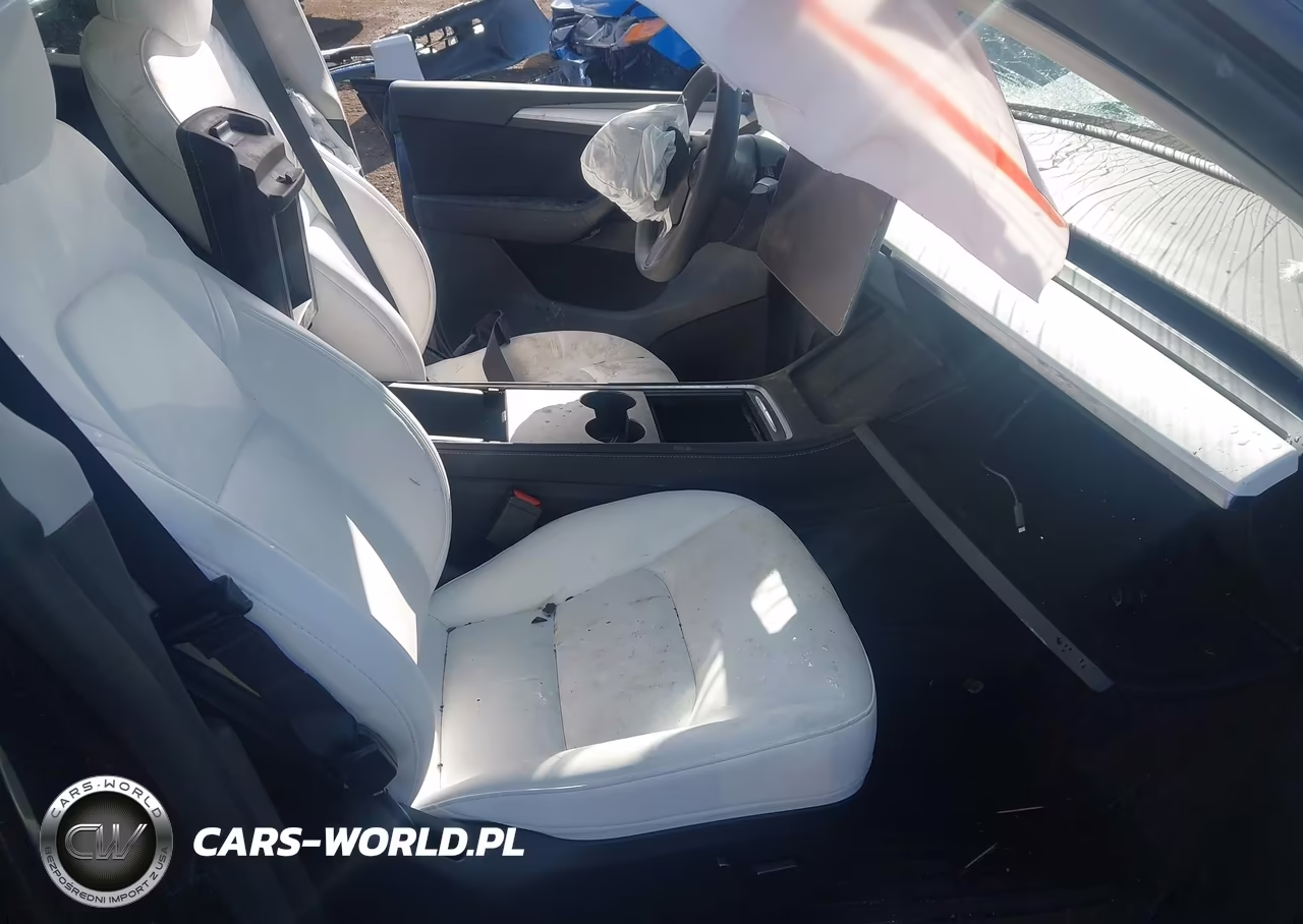 2024 Tesla Model Y Performance Dual Motor All-Wheel Drive VIN:7SAYGDEF9RF053655 - 5