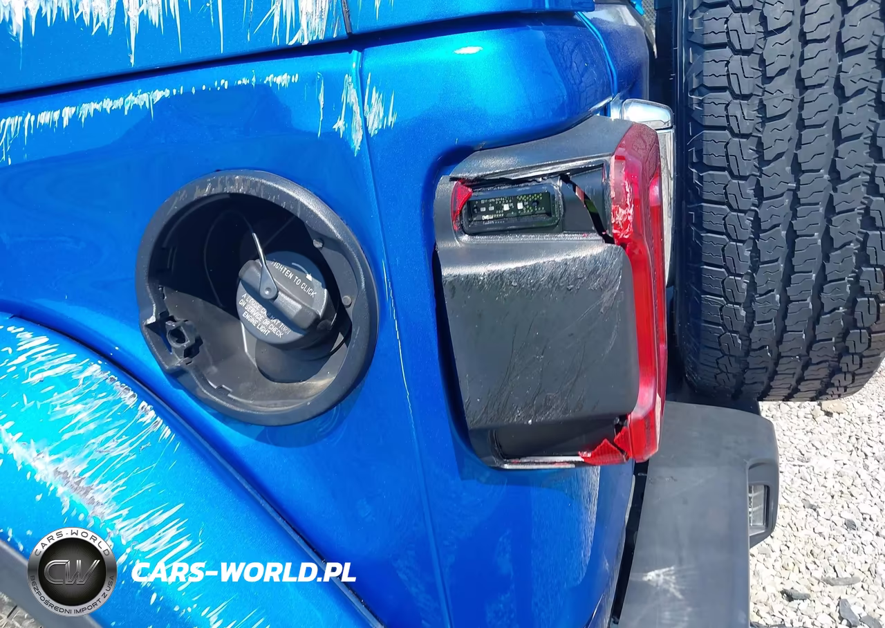 2021 Jeep Wrangler Unlimited Sahara 4X4 VIN:1C4HJXEG8MW789595 - 18