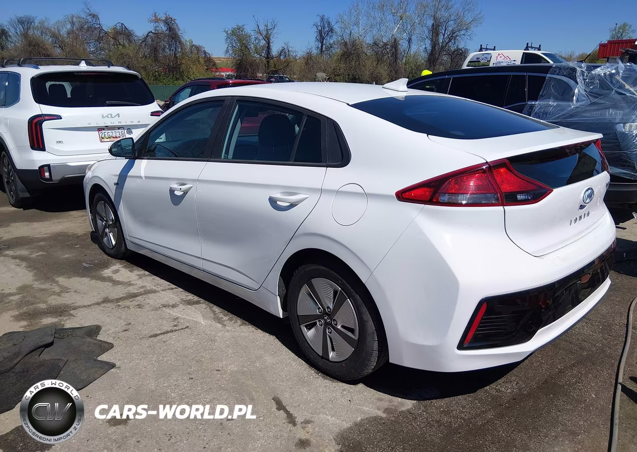 2018 Hyundai Ioniq Hybrid Blue VIN:KMHC65LC1JU096046 - 3