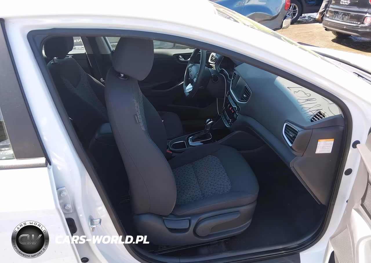 2018 Hyundai Ioniq Hybrid Blue VIN:KMHC65LC1JU096046 - 5