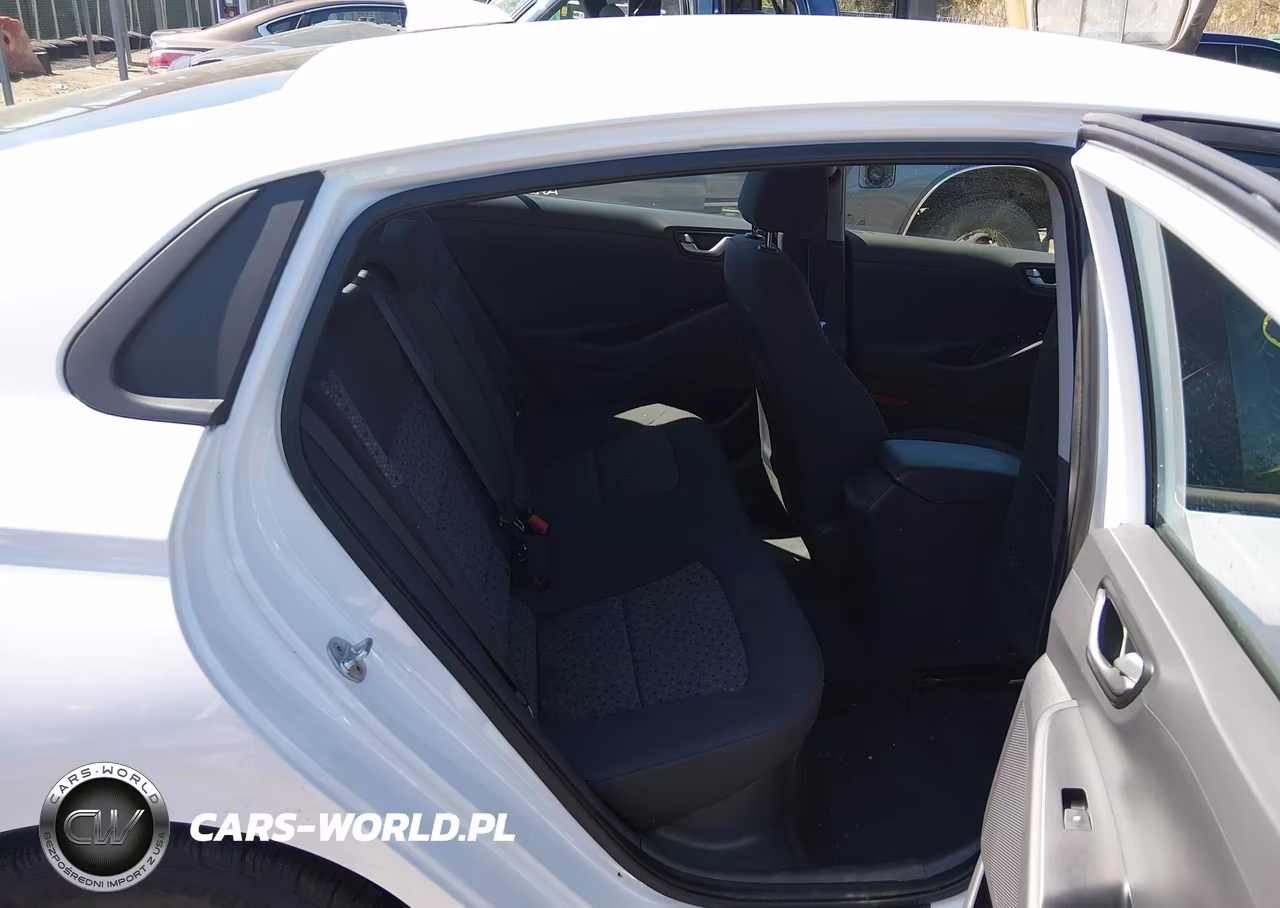 2018 Hyundai Ioniq Hybrid Blue VIN:KMHC65LC1JU096046 - 8