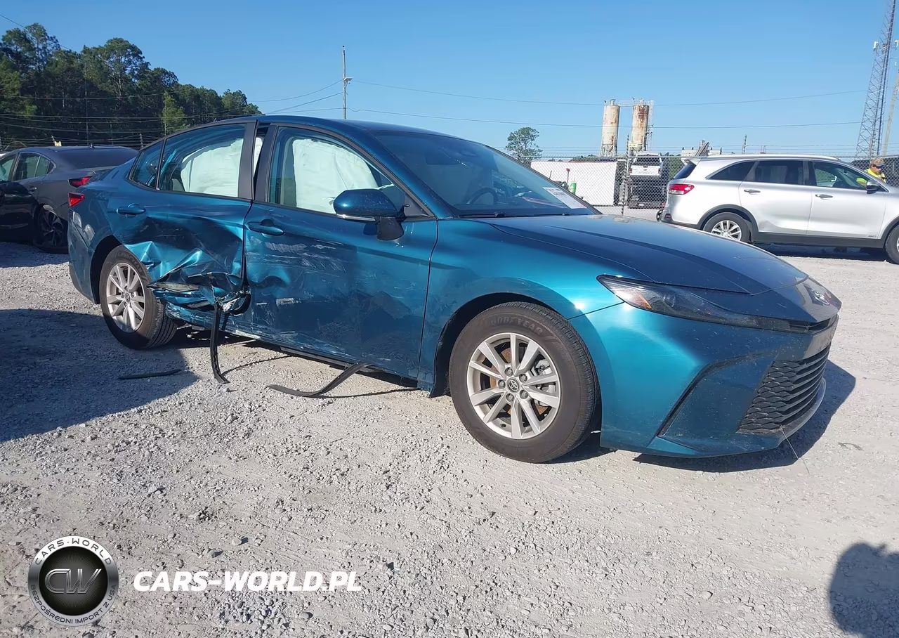 2025 Toyota Camry Le – zdjęcie 1 z 16