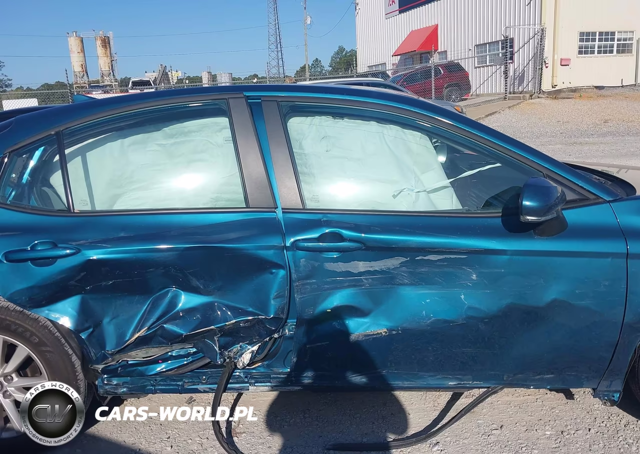 2025 Toyota Camry Le VIN:4T1DAACK3SU599694 - 13