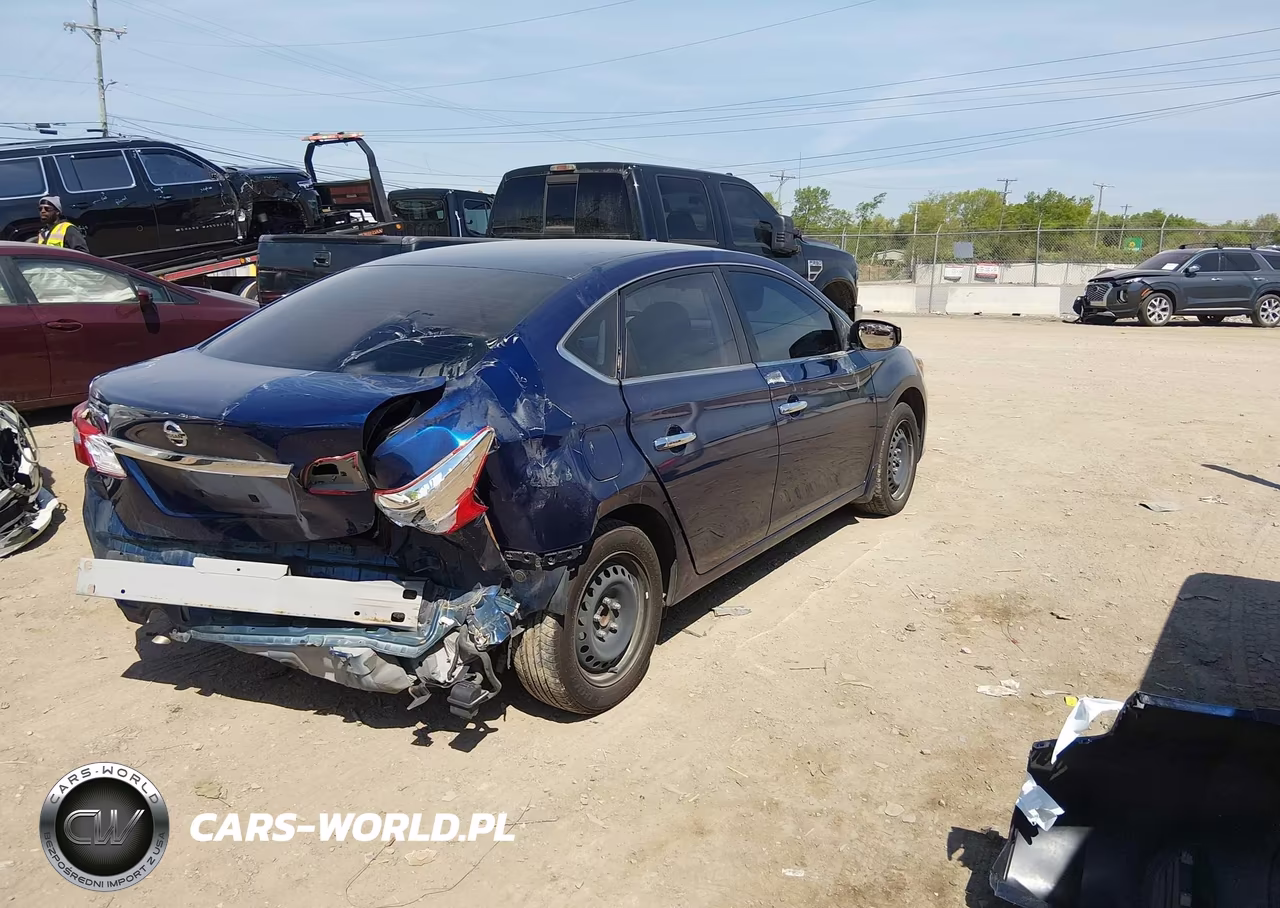 2017 Nissan Sentra S VIN:3N1AB7AP2HY295643 - 4
