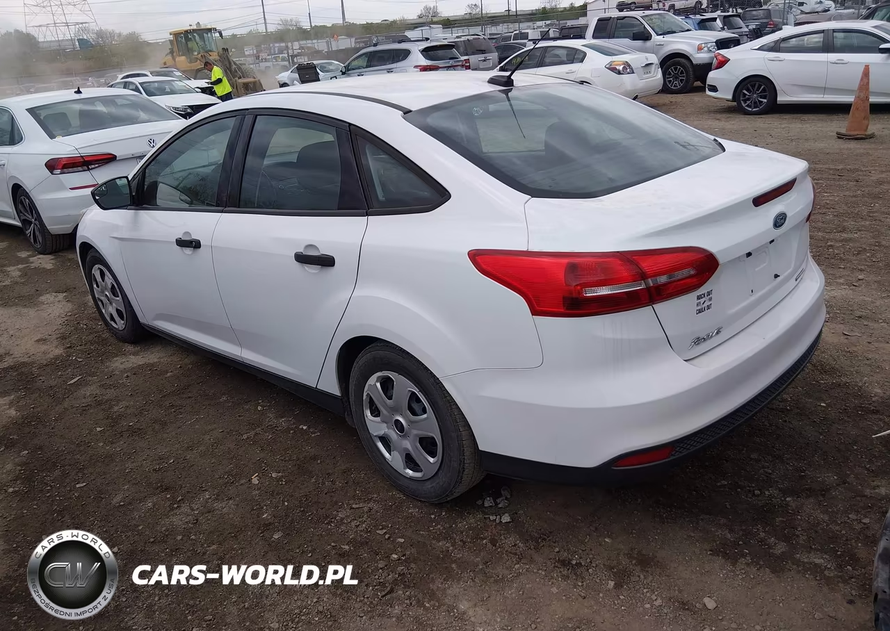 2016 Ford Focus S VIN:1FADP3E22GL207125 - 3