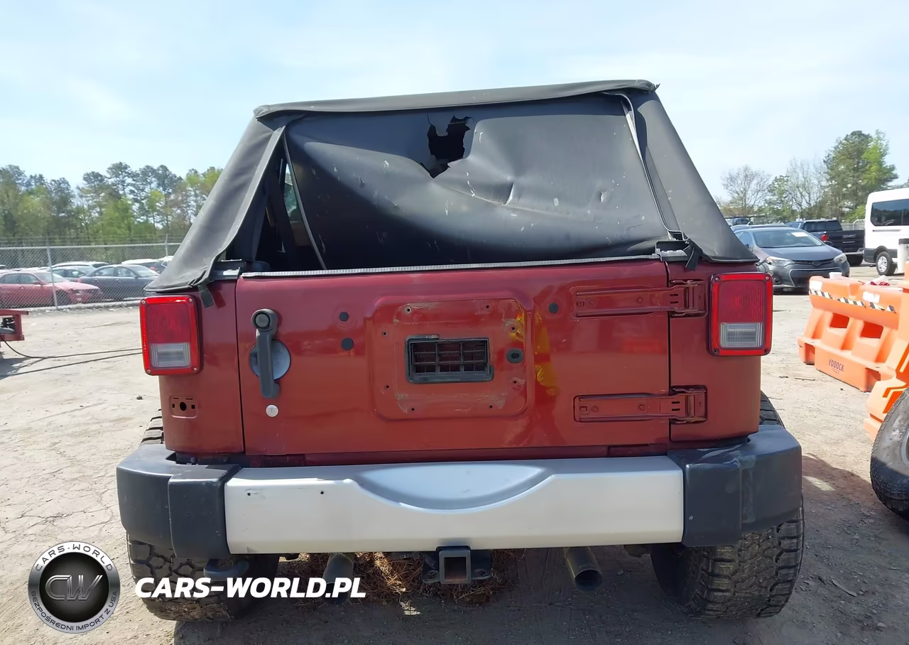 2010 Jeep Wrangler Unlimited Sahara VIN:1J4BA5H10AL102439 - 16