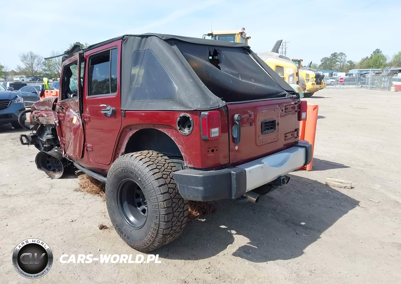 2010 Jeep Wrangler Unlimited Sahara VIN:1J4BA5H10AL102439 - 3