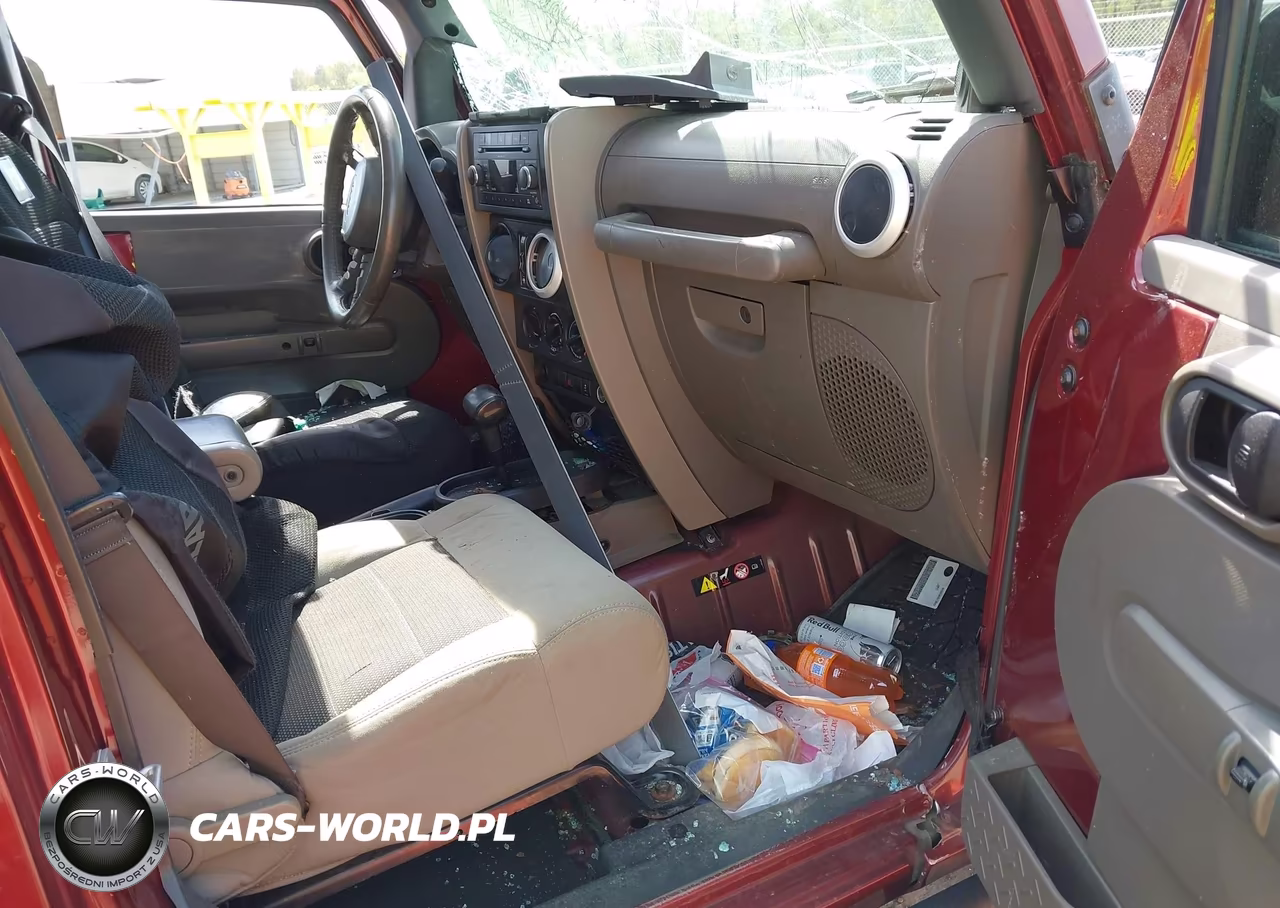 2010 Jeep Wrangler Unlimited Sahara VIN:1J4BA5H10AL102439 - 5