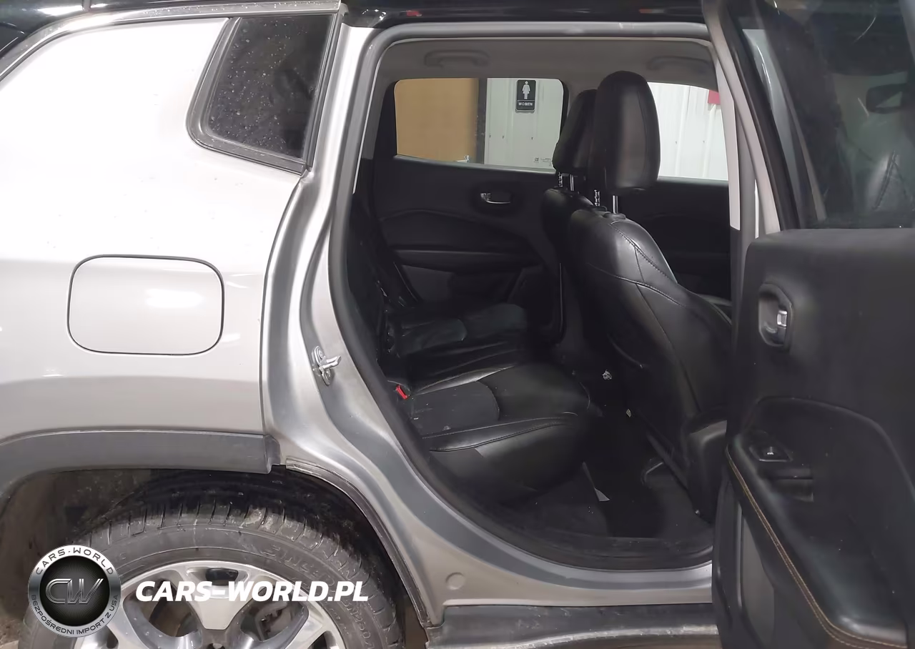 2019 Jeep Compass Limited 4X4 VIN:3C4NJDCB5KT752905 - 8