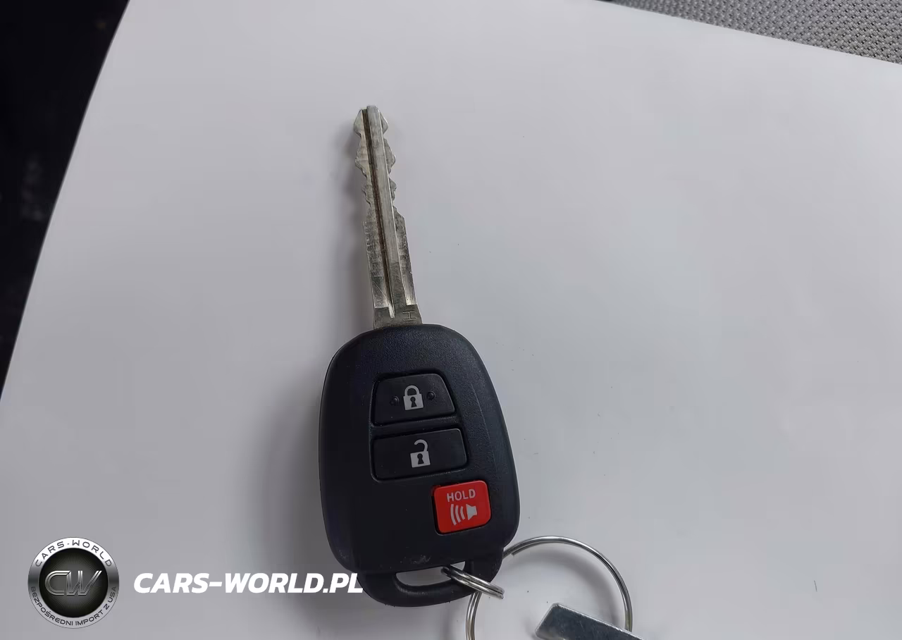 2026 Toyota Corolla Cross L VIN:7MUAAABG0TV148674 - 11