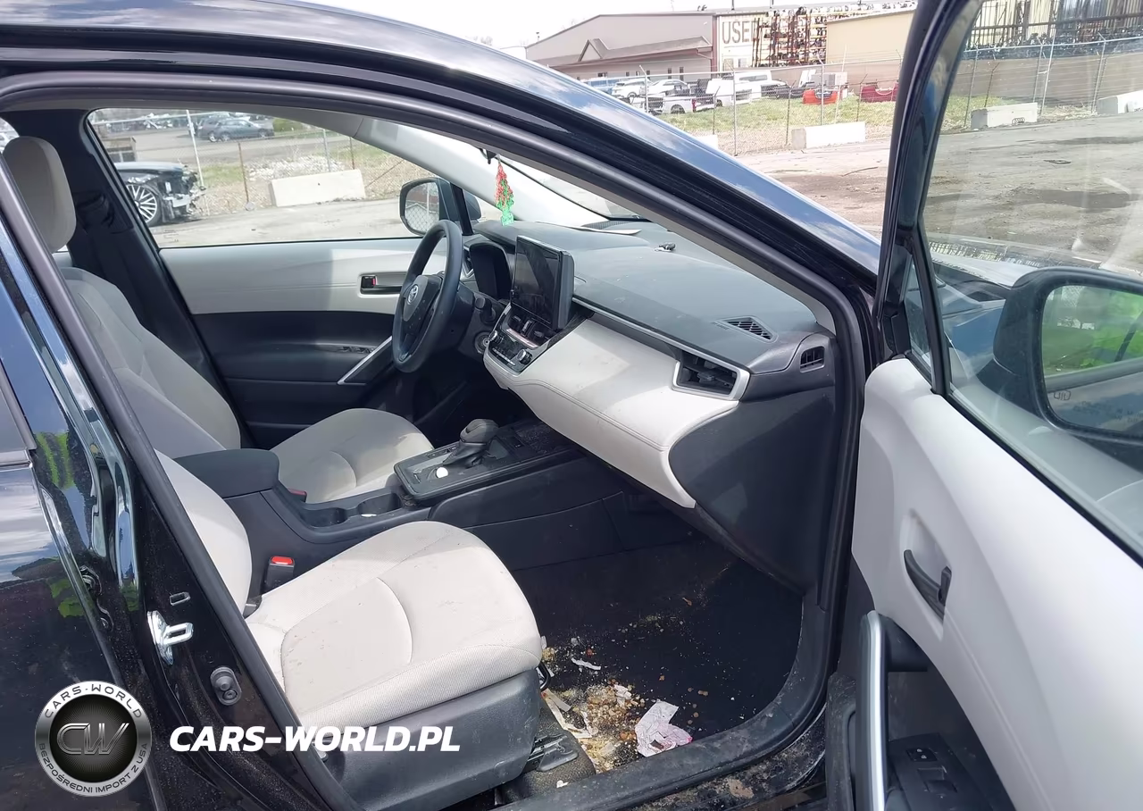 2026 Toyota Corolla Cross L VIN:7MUAAABG0TV148674 - 5
