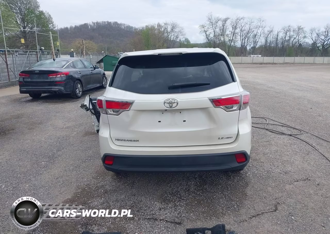 2015 Toyota Highlander Le V6 VIN:5TDBKRFH0FS088591 - 17