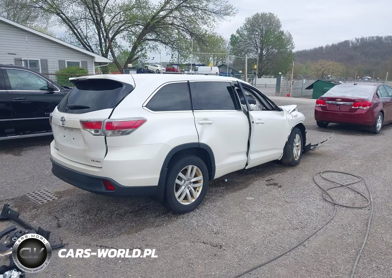 2015 Toyota Highlander Le V6 VIN:5TDBKRFH0FS088591 - 4