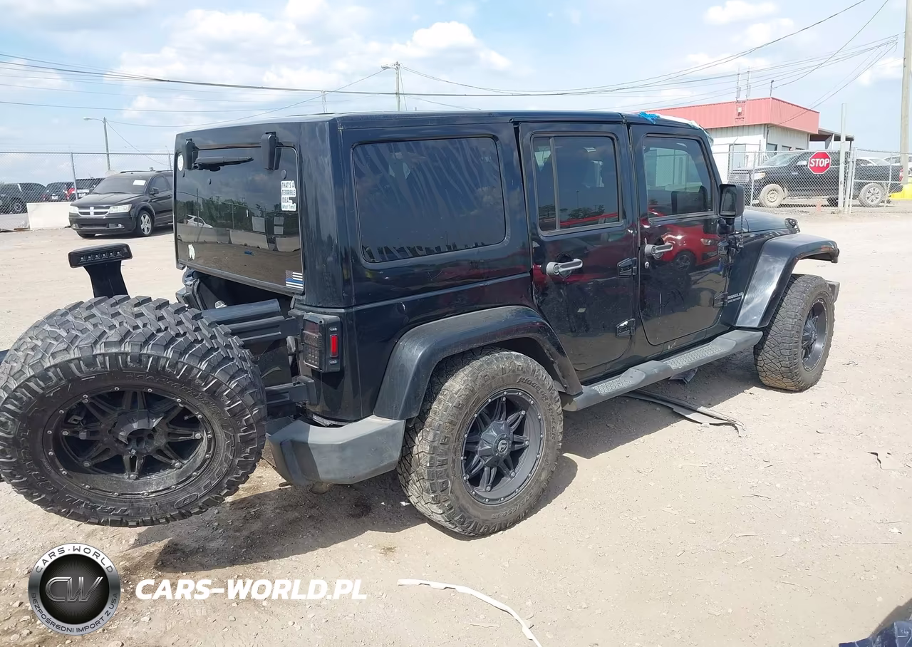 2012 Jeep Wrangler Unlimited Sahara VIN:1C4HJWEG8CL254888 - 4