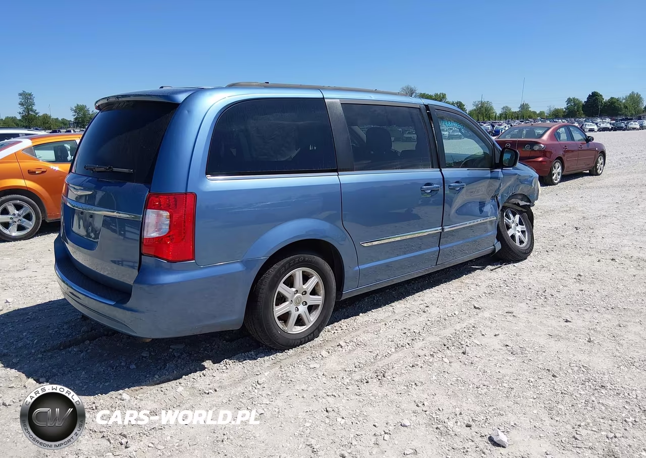 2011 Chrysler Town & Country Touring VIN:2A4RR5DG0BR745657 - 4