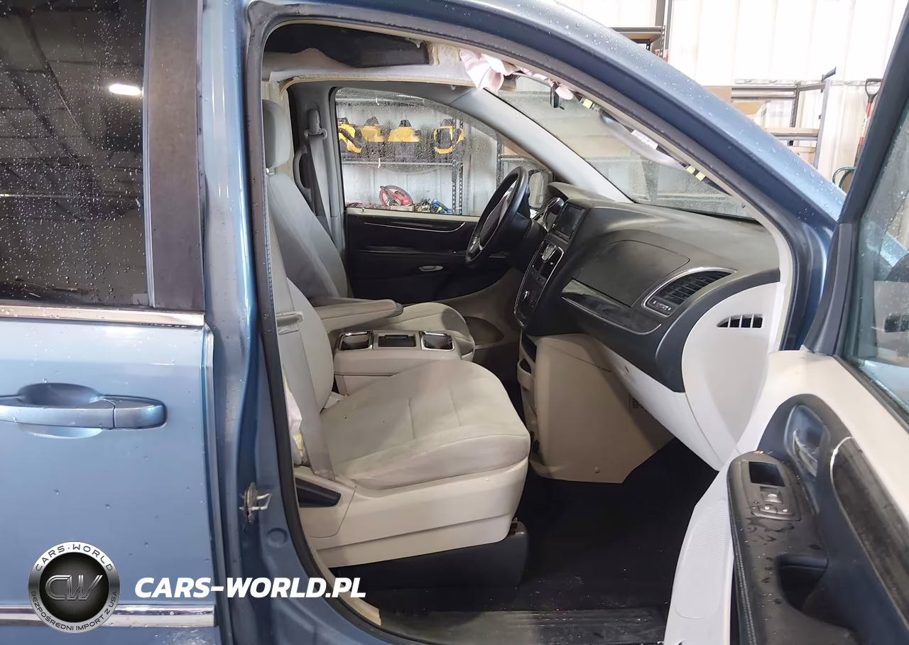 2011 Chrysler Town & Country Touring VIN:2A4RR5DG0BR745657 - 5
