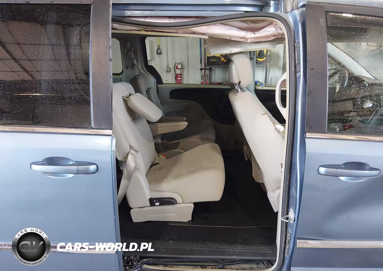 2011 Chrysler Town & Country Touring VIN:2A4RR5DG0BR745657 - 8