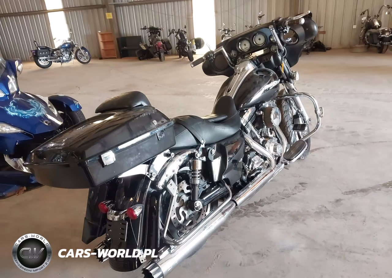 2013 Harley-Davidson Flhx Street Glide VIN:1HD1KBM15DB681147 - 4