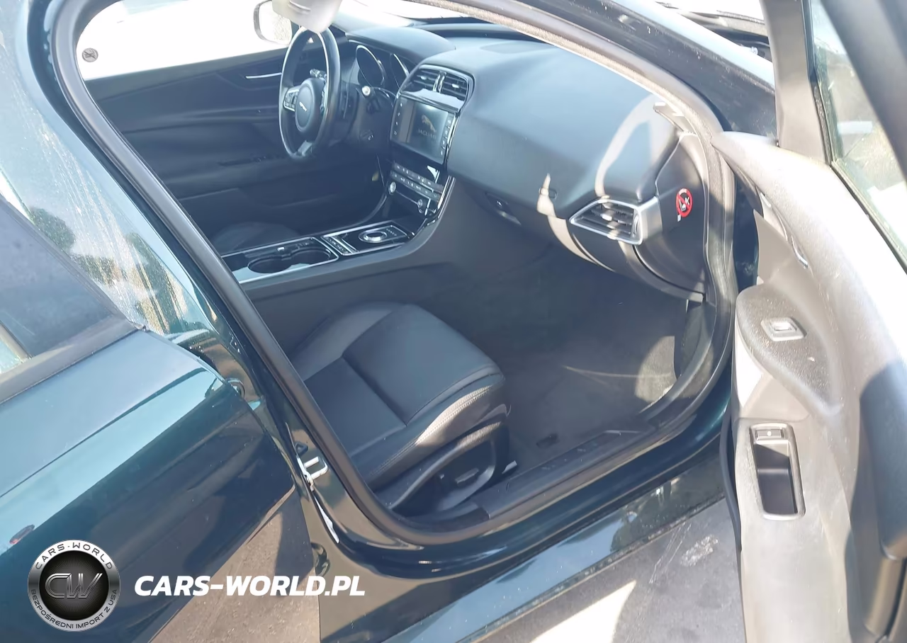 2017 Jaguar Xe 35T Premium VIN:SAJAD4BV5HA966425 - 5