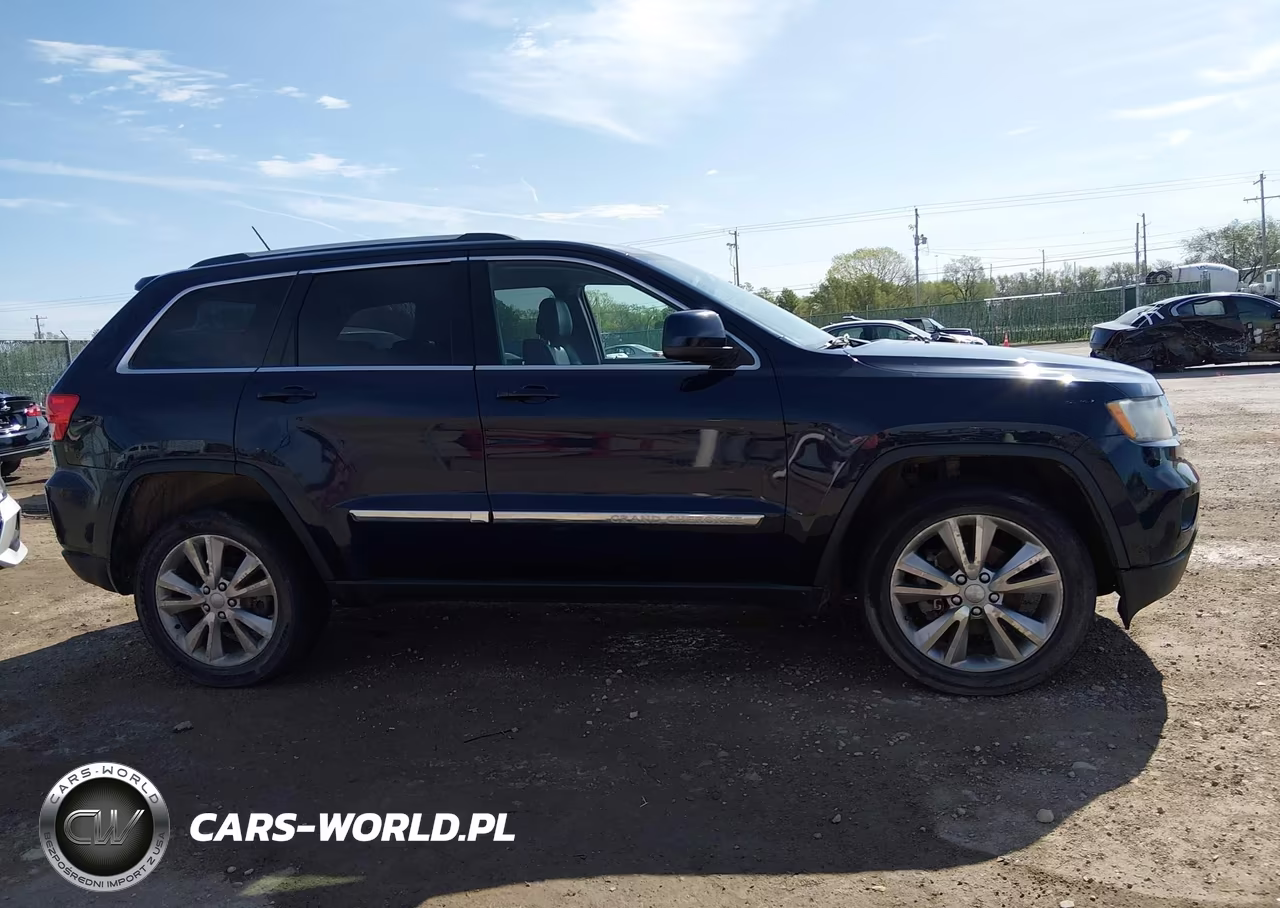 2013 Jeep Grand Cherokee Laredo VIN:1C4RJFAGXDC556470 - 13